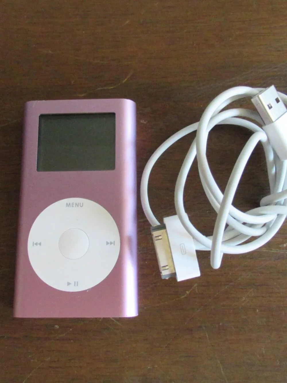 Apple iPod Mini Pink A1051 4GB Vintage MP3 Player Charging Cable Bundle